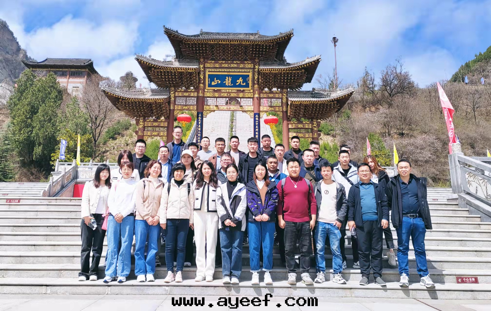 瑞鑫科公(gōng)司開(kāi)展(zhǎn) “凝聚团(tuán)隊力量(liàng)，同(tóng)心(xīn)同(tóng)向同(tóng)行”的(de)戶外(wài)拓展(zhǎn)活動(dòng)